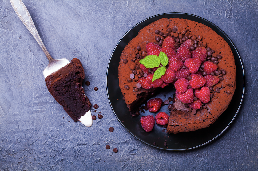 image of flourless chocolate cake with raspberries 